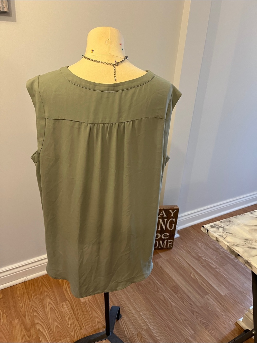 😍CLEARANCE - REITMANS LIGHT Grey Green Sleeveless Top XXL - Picture 3 of 8